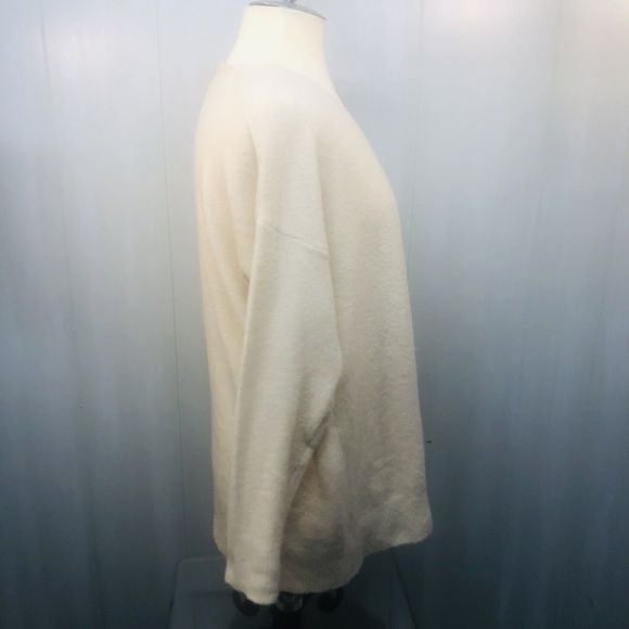 Dreamers for Anthropologie cream v-neck sweater size small, cotton blend - Picture 3 of 11